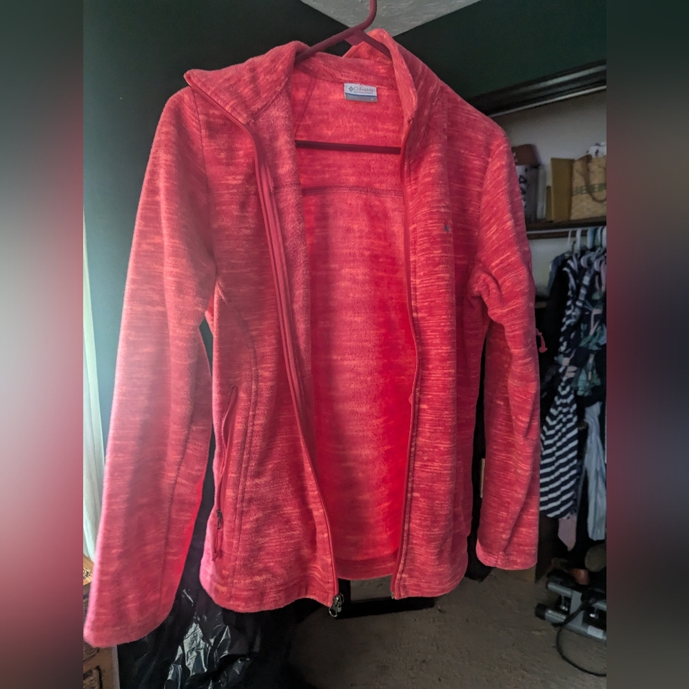 Women's Columbia fleece zip up. Size small. Heathered Pink color.
